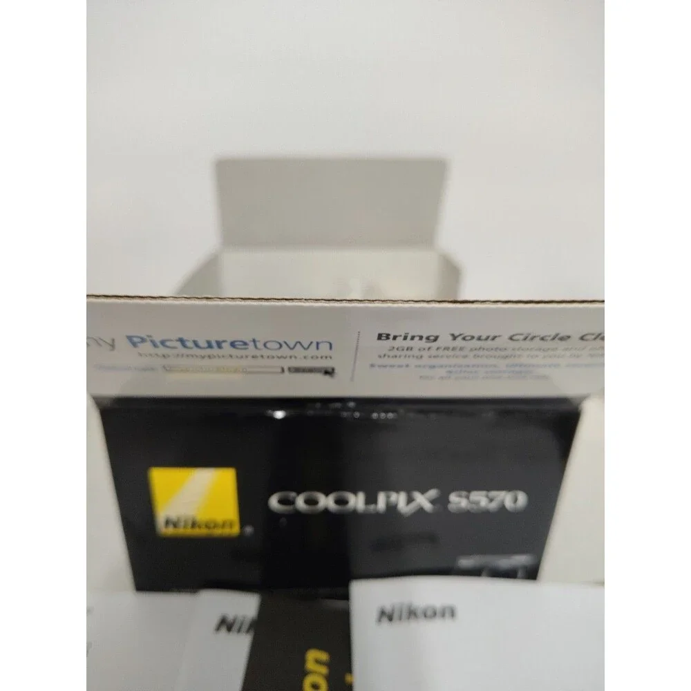 Nikon Coolpix S570 Charging Cord Software Suite AV Cord & Manual & Box Bundle